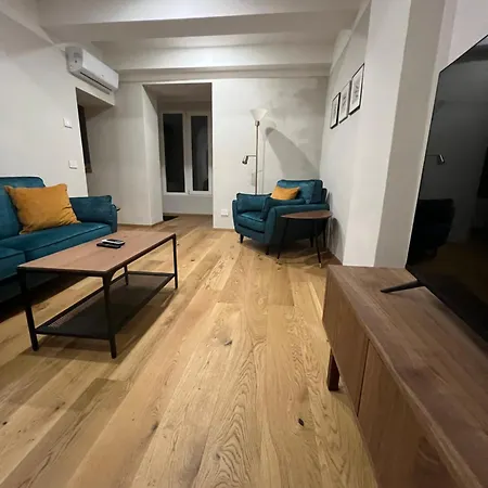 Courtyard 23 Λούκα