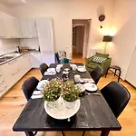 Courtyard 23 شقة لوكا