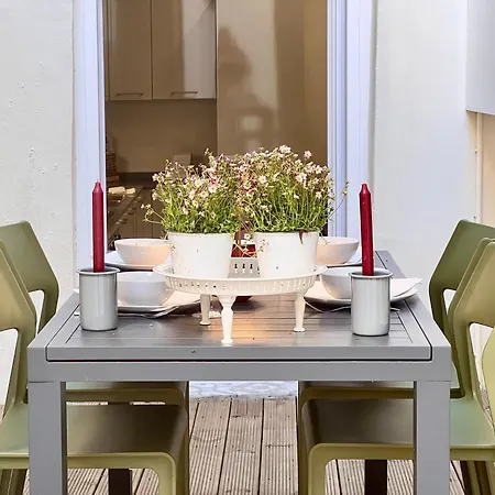 Courtyard 23 *
